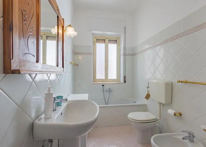 아파트 Tennis Flat With Sea View By Wonderful Italy